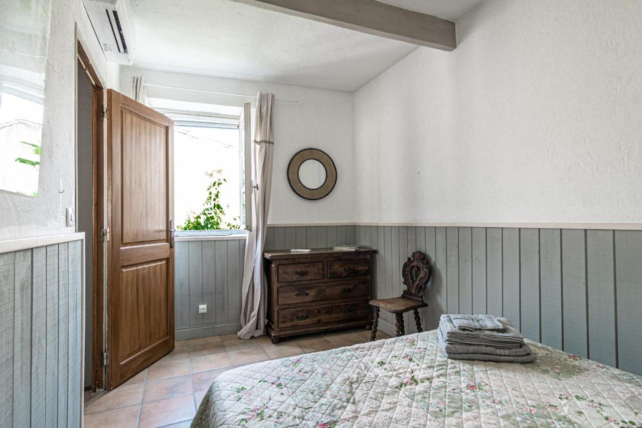 Maison De Village Au Coeur De リル・シュル・ラ・ソルギュ エクステリア 写真
